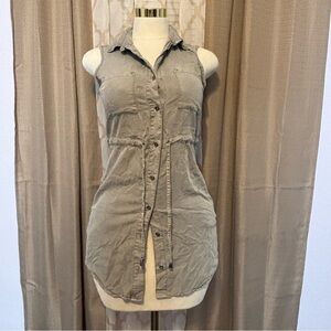 Women's Gray Sleeveless Button-Down Top, size XS